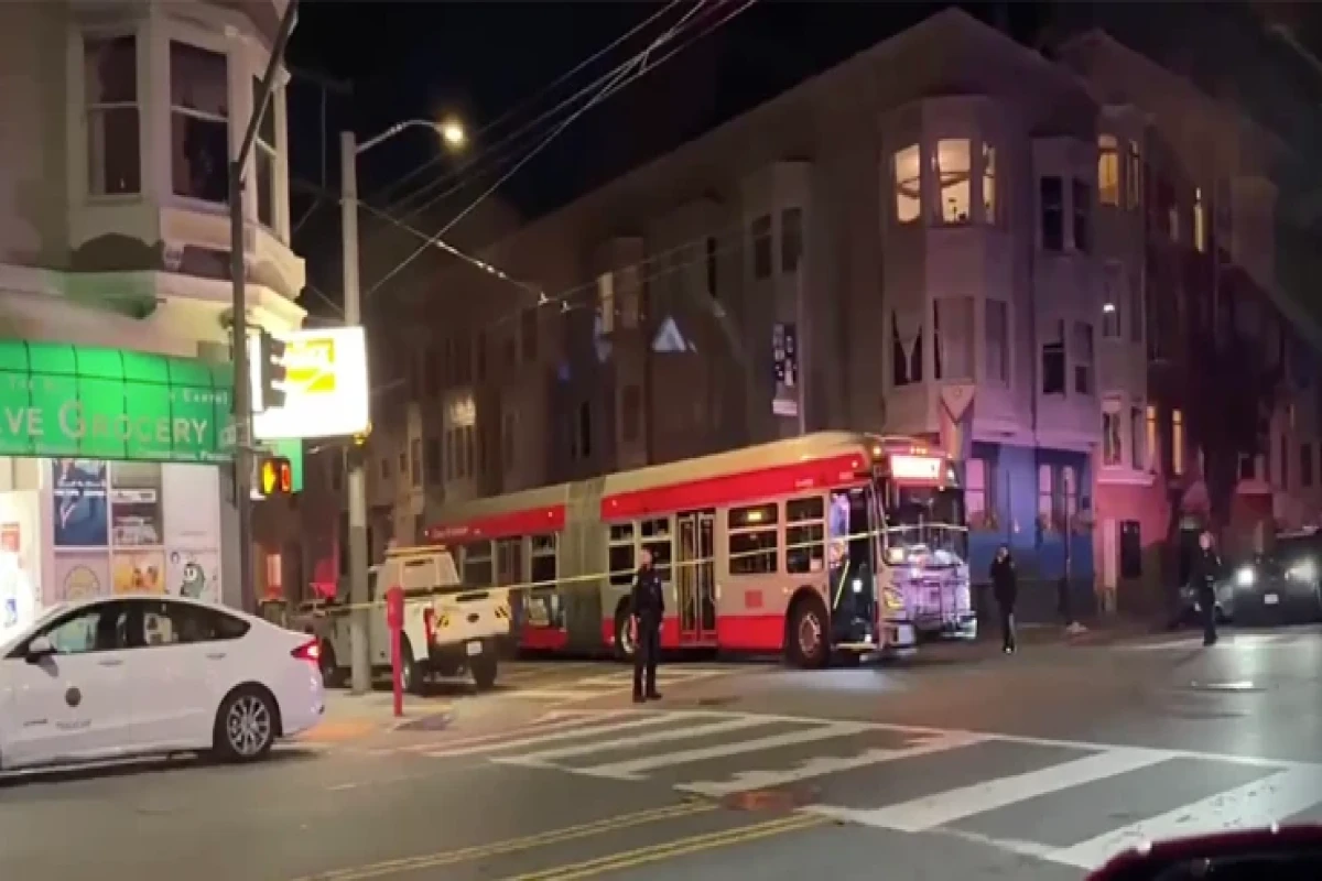Житель Сан-Франциско угнал городской автобус и устроил ДТП с участием десяти автомобилей
