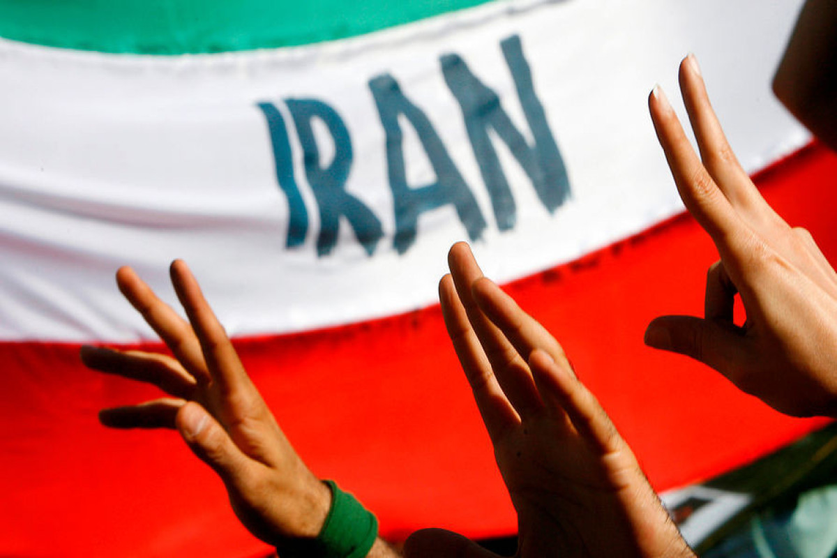 В США исказили флаг Ирана перед матчем сборных в Катаре - Иран требует наказания