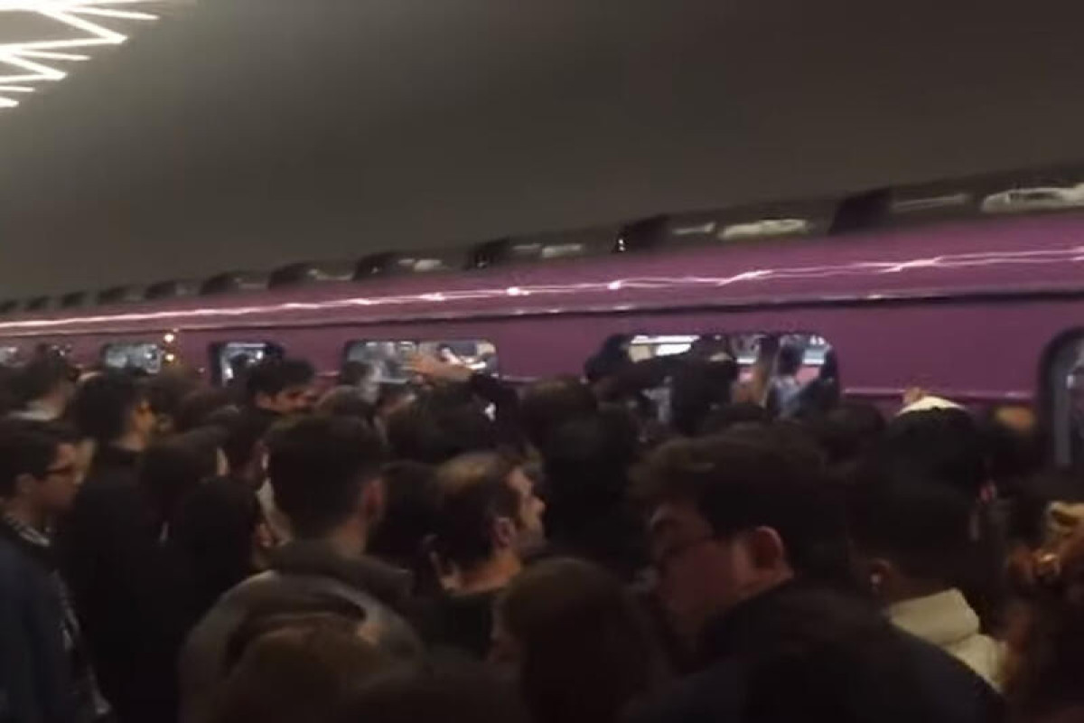 Невыносимые теснота и нехватка воздуха – Прискорбная картина на станциях бакинского метро - ВИДЕО