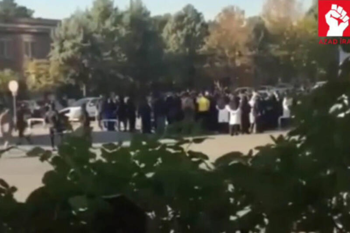 В Тегеране медсестры проводят акцию протеста-ВИДЕО 