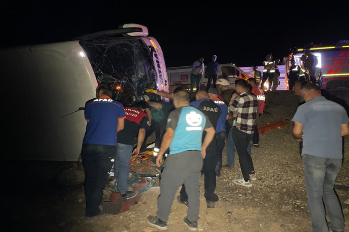 25 человек пострадали в ДТП с автобусом в Турции-ФОТО 