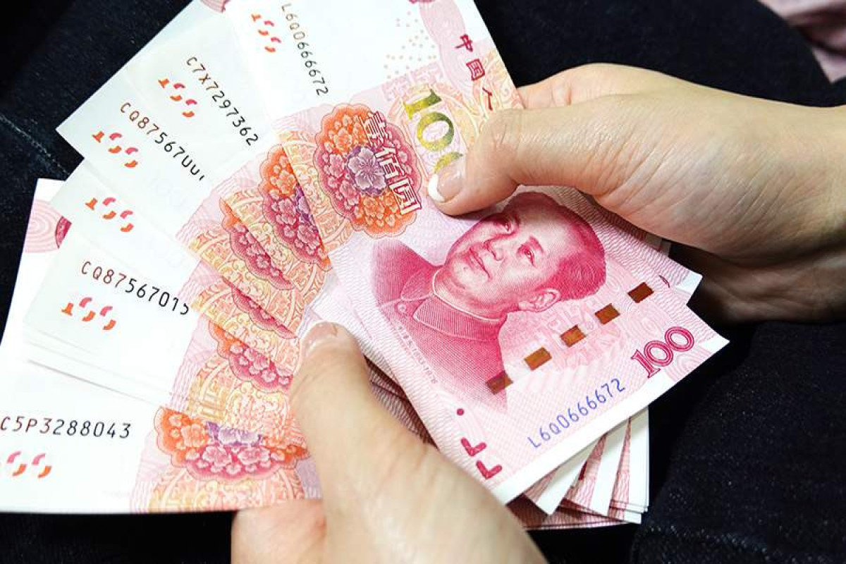 Россиянам посоветовали перевести валюту в юань