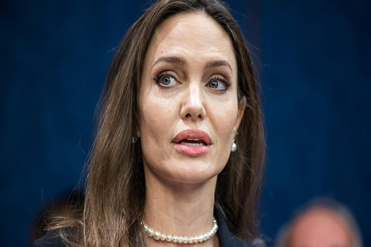 Джоли подала иск о домашнем насилии против Питта