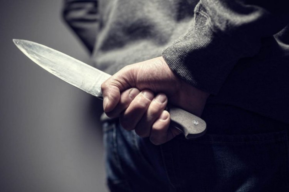 В Азербайджане сын ранил на поминках ножом отца из-за денег