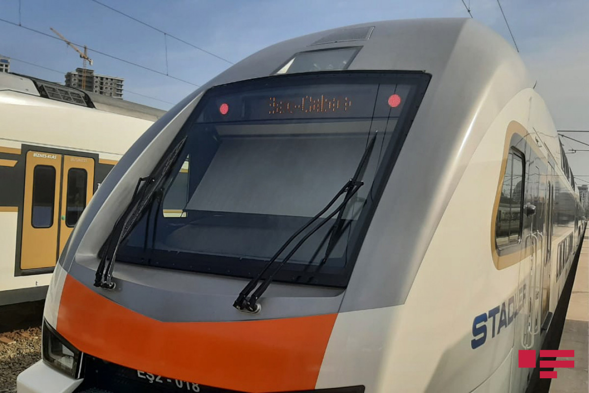 В поездах Сумгаит-Хырдалан-Баку ликвидированы пассажирские заторы