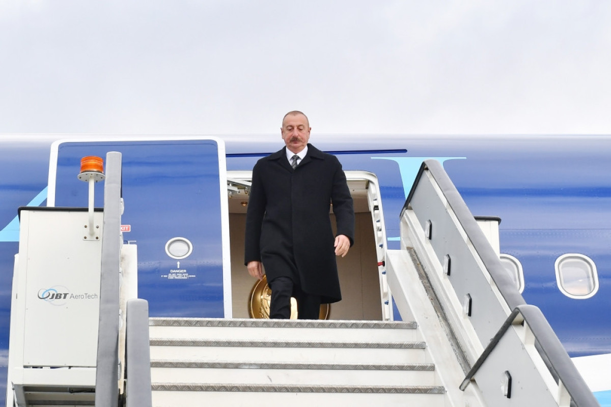 Президент Ильхам Алиев прибыл в Санкт-Петербург-ФОТО 