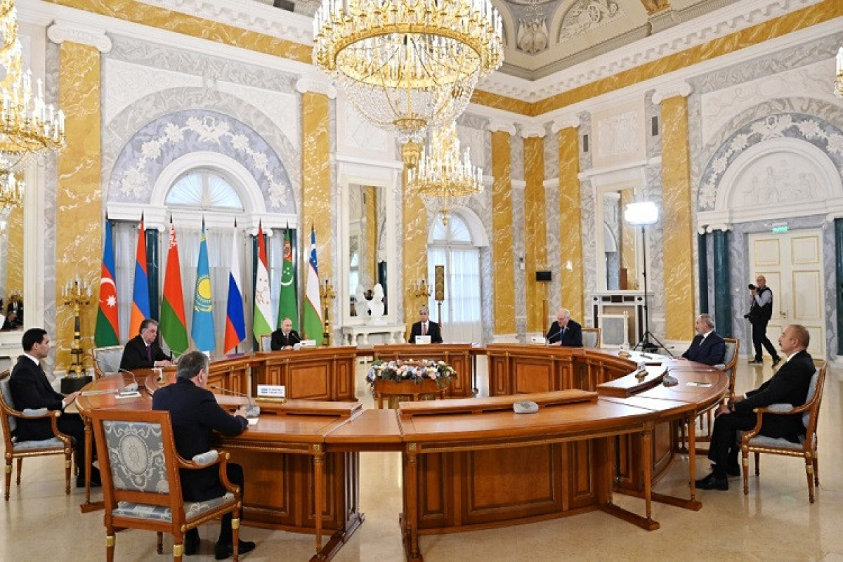 В Санкт-Петербурге прошла встреча глав стран СНГ-ФОТО 
