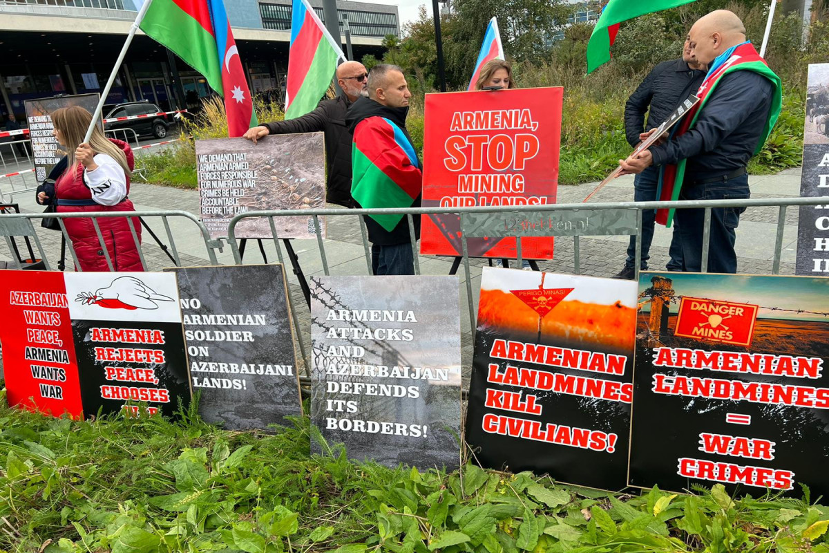 Азербайджанцы провели пикет перед посольством Армении в Нидерландах-ФОТО 