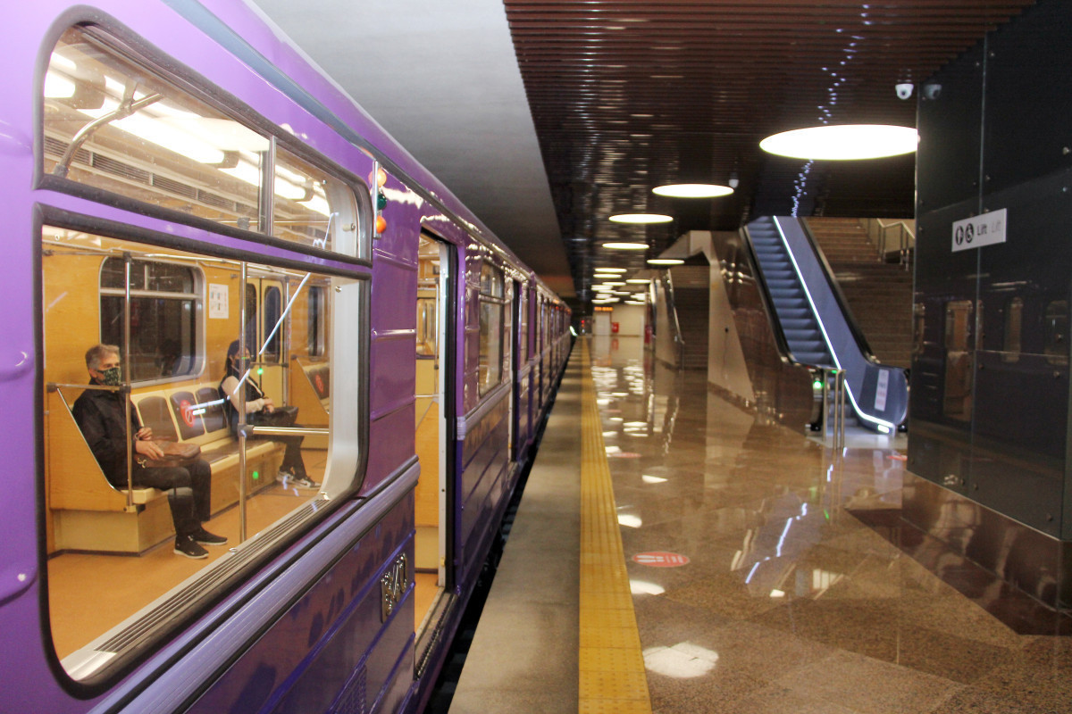 Три станции бакинского метро изменили график работы