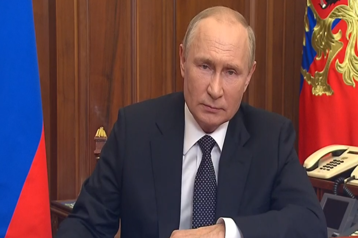 Владимир Путин ввел военное положение на захваченных территориях Украины