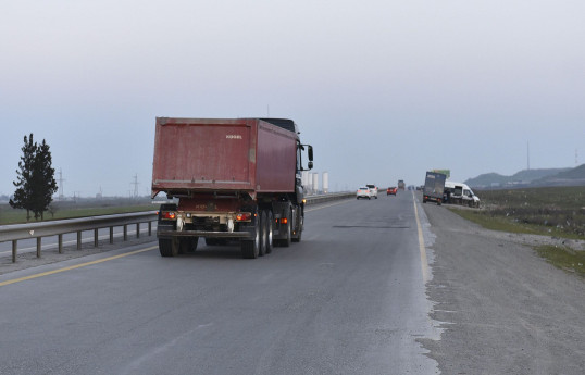 Дорожная полиция Баку вводит ограничения на въезд грузовых автомобилей