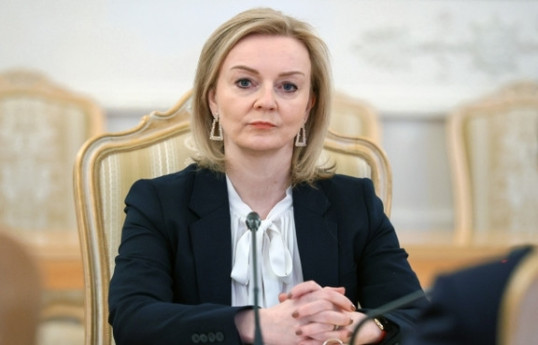 Лиз Трасс поздравила Риши Сунака с избранием премьером Британии
