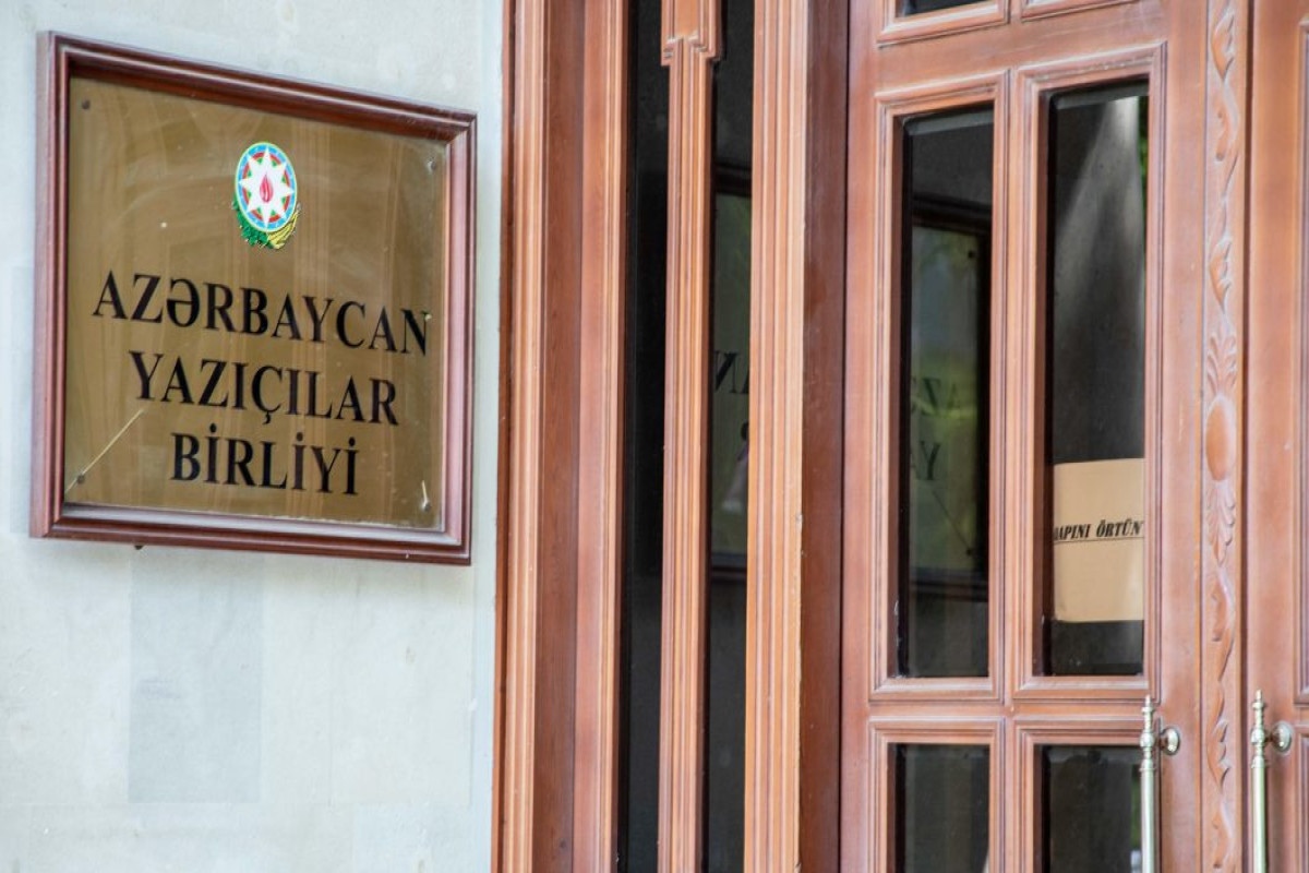 На стартовавшем в Баку XIII съезде Союза писателей Азербайджана выберут председателя