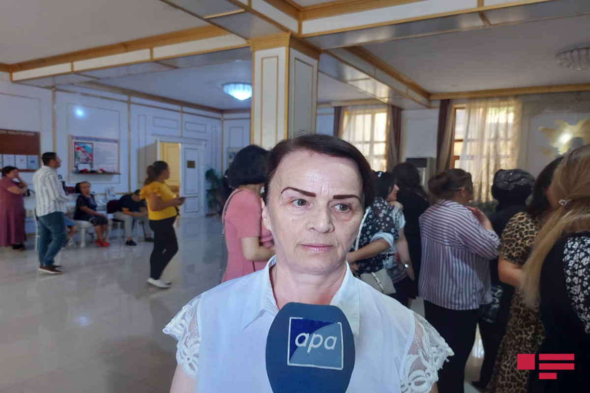 Скандал в Гёйчайской музшколе: учителя не впустили в здание нового директора-ФОТО -ВИДЕО 