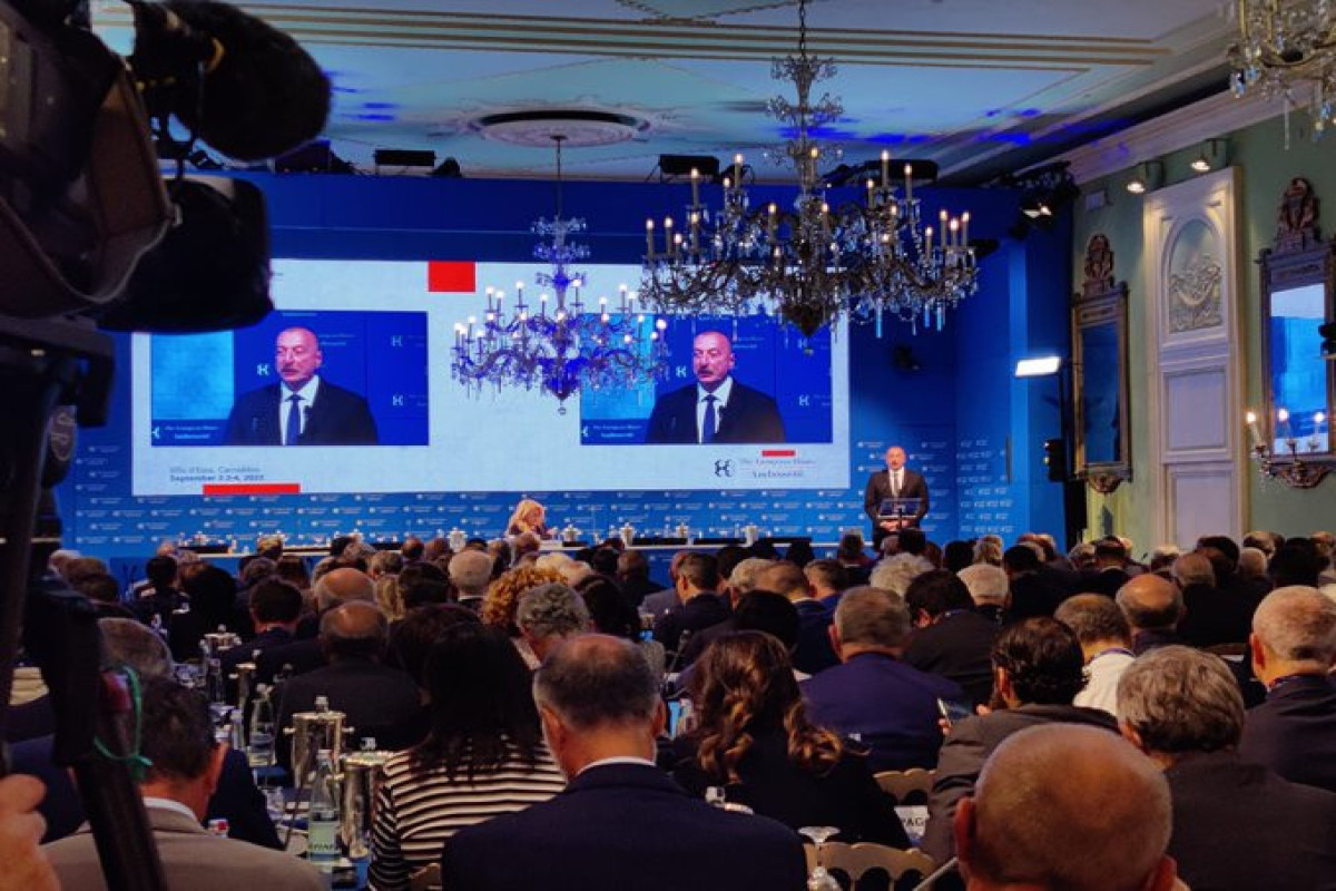 Ильхам Алиев принял участие в международном форуме в итальянском городе Черноббио -ФОТО -ОБНОВЛЕНО 