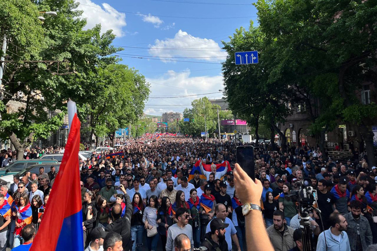 В Ереване начался митинг - оппозиция требует отставки Пашиняна 