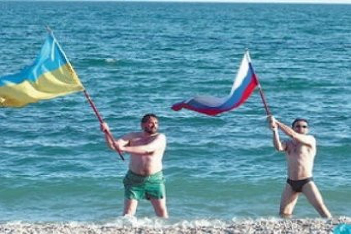 На пляже в Турции сцепились туристы из России и Украины