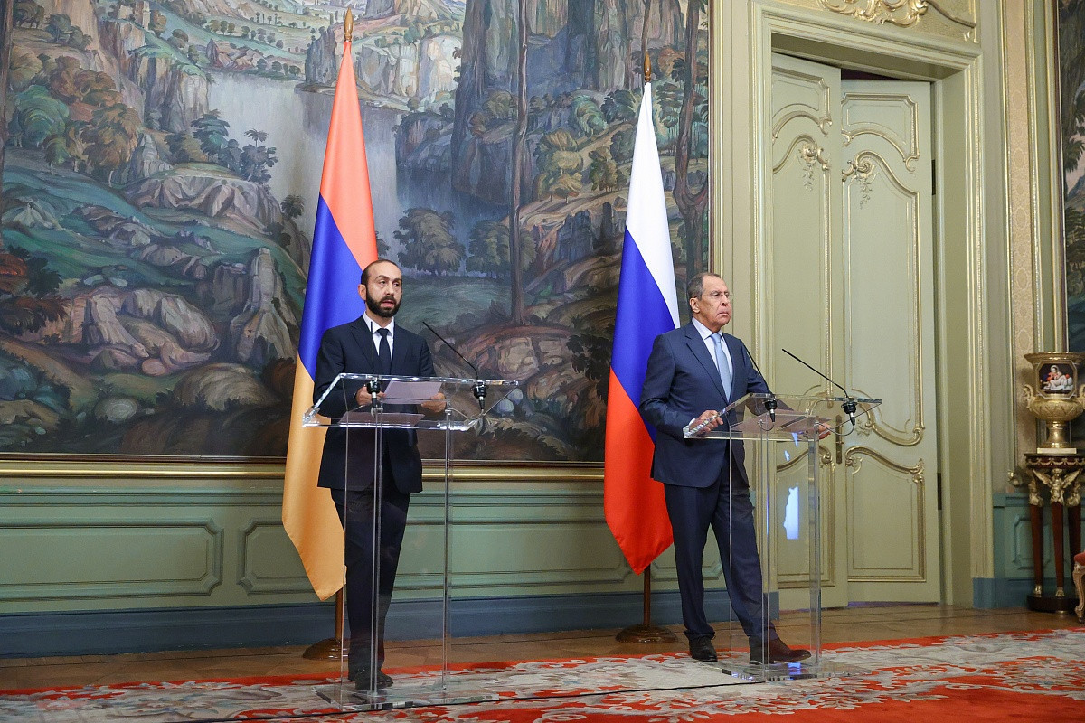 Министр иностранных дел России Сергей Лавров и глава МИД Армении Арарат Мирзоян