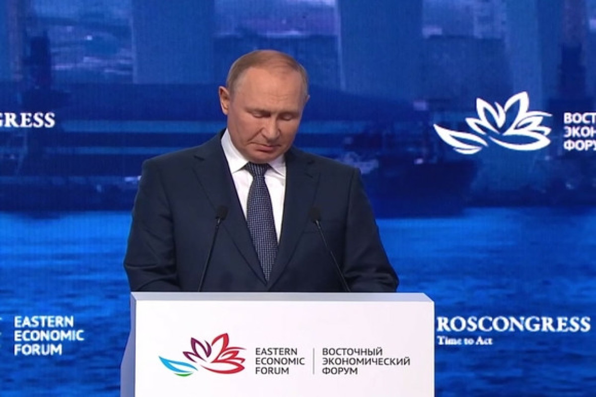 Владимир Путин на пленарной сессии ВЭФ во Владивостоке