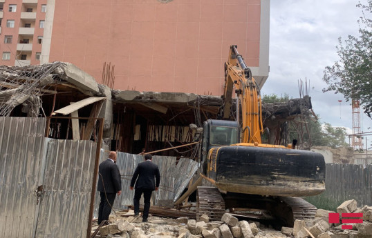 В Баку сносят незаконно строящийся жилой дом
 -ФОТО -ОБНОВЛЕНО 