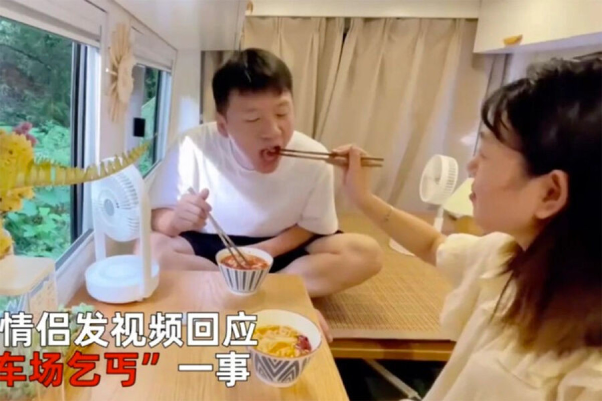 Пара из Китая живет в автофургоне, чтобы не платить за аренду квартиры