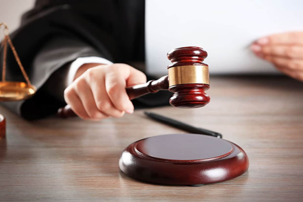 Бакинский суд приговорил мужчину, зарезавшего собственную мать, к принудительному лечению