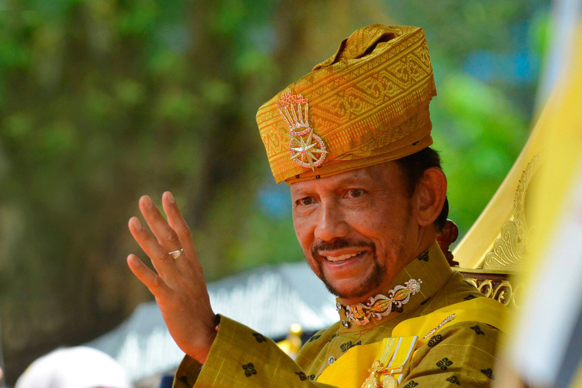 После смерти Елизаветы II самым долгоправящим живым монархом в мире стал султан Брунея