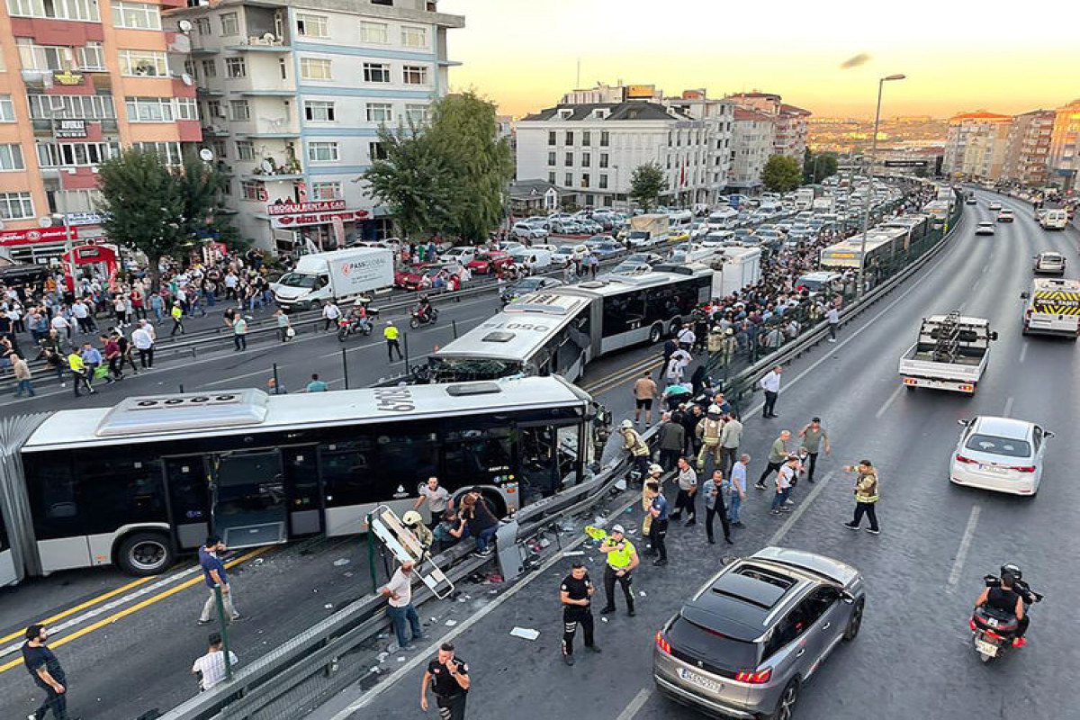 В Стамбуле при столкновении 4 метробусов пострадали около 100 человек-ФОТО -ОБНОВЛЕНО 
