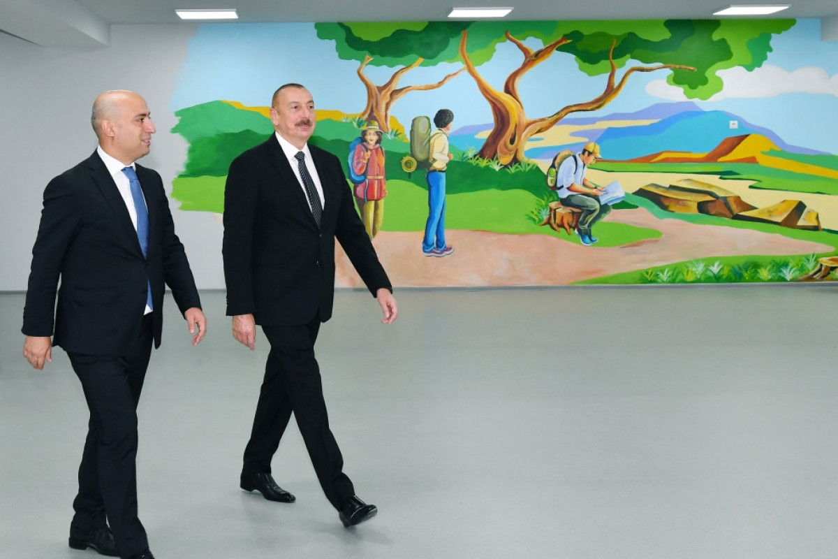 Ильхам Алиев ознакомился с условиями, созданными в здании школы номер 2, заново отстроенной в поселке Сарай-ФОТО 