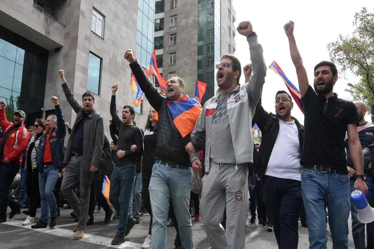 После выступления Пашиняна в Ереване проходят акции протеста
