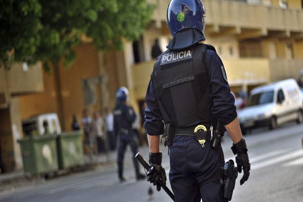 Португальские полицейские отправились с гробом к дверям премьера