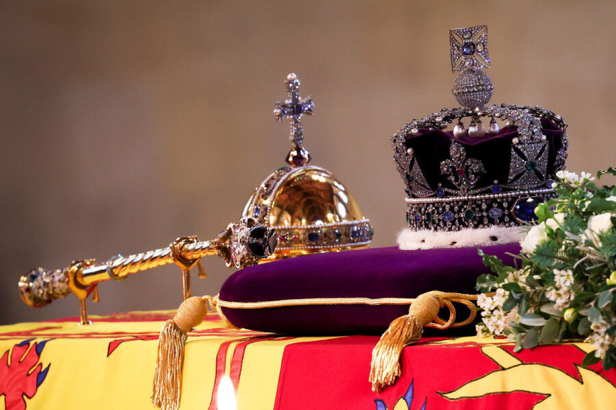 Южная Африка призывает Великобританию вернуть алмаз из скипетра Елизаветы II