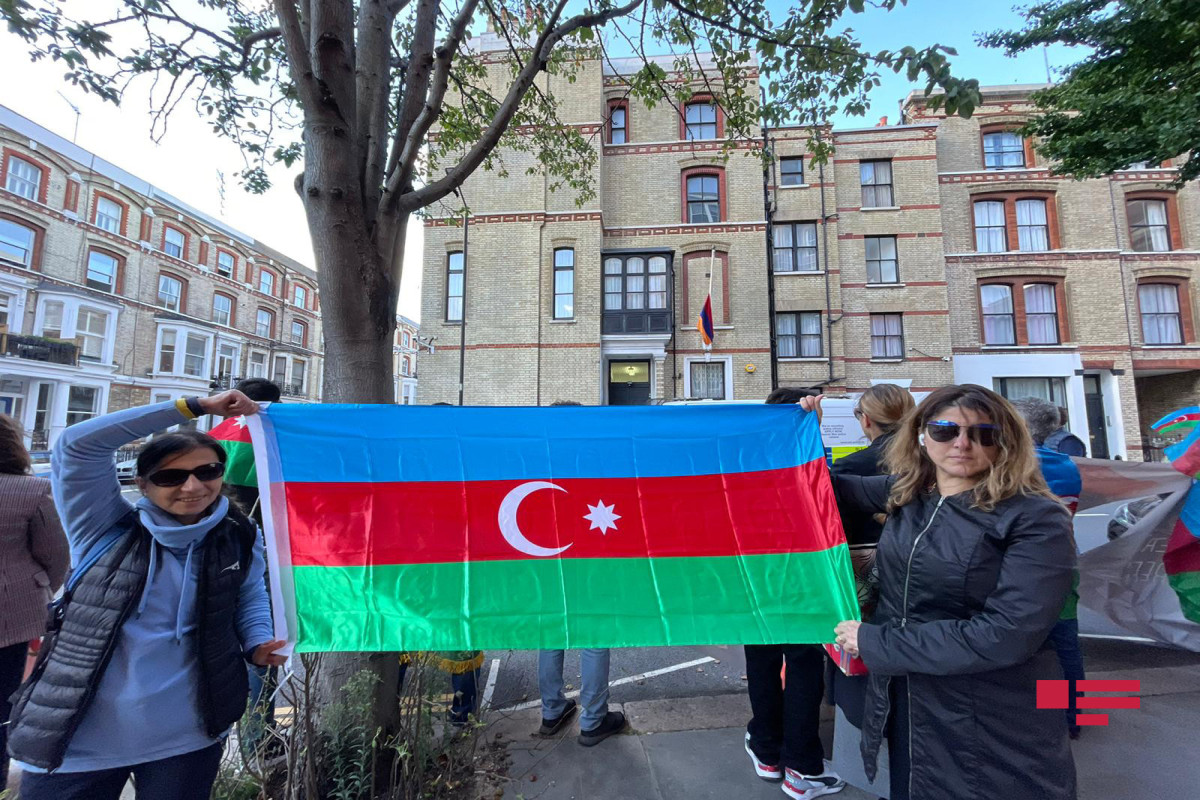 В Лондоне перед посольством Армении прошла акция протеста азербайджанцев-ФОТО -ВИДЕО 