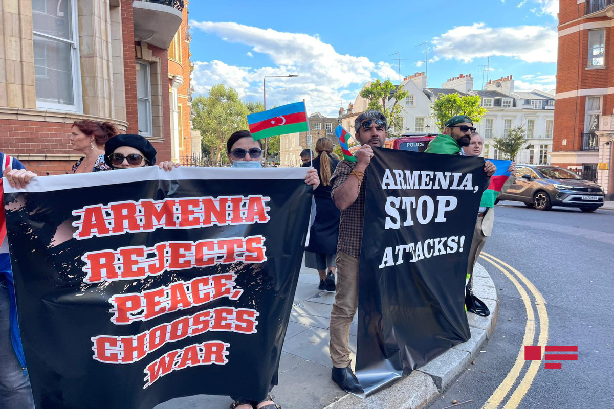 В Лондоне перед посольством Армении прошла акция протеста азербайджанцев-ФОТО -ВИДЕО 
