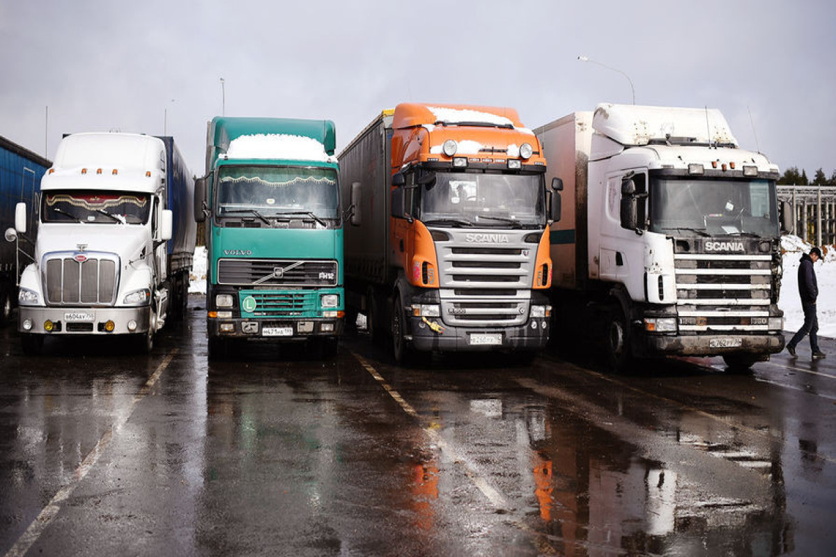 СМИ: В Казахстане задерживают российские грузовики с товарами из Европы