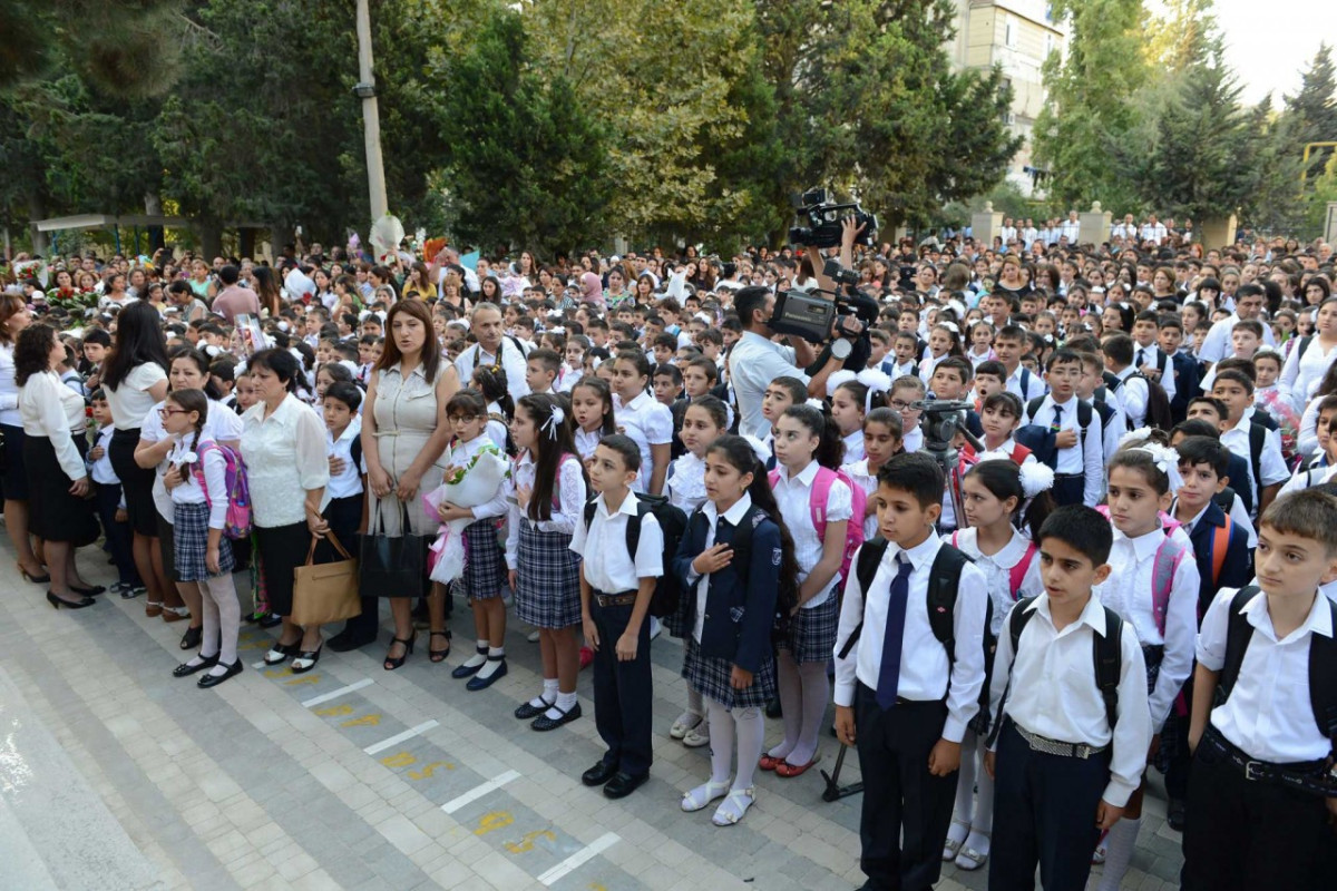 «Белый верх, черный низ» как самое простое решение проблемы школьных форм в Азербайджане – К СВЕДЕНИЮ МИНОБРАЗОВАНИЯ 