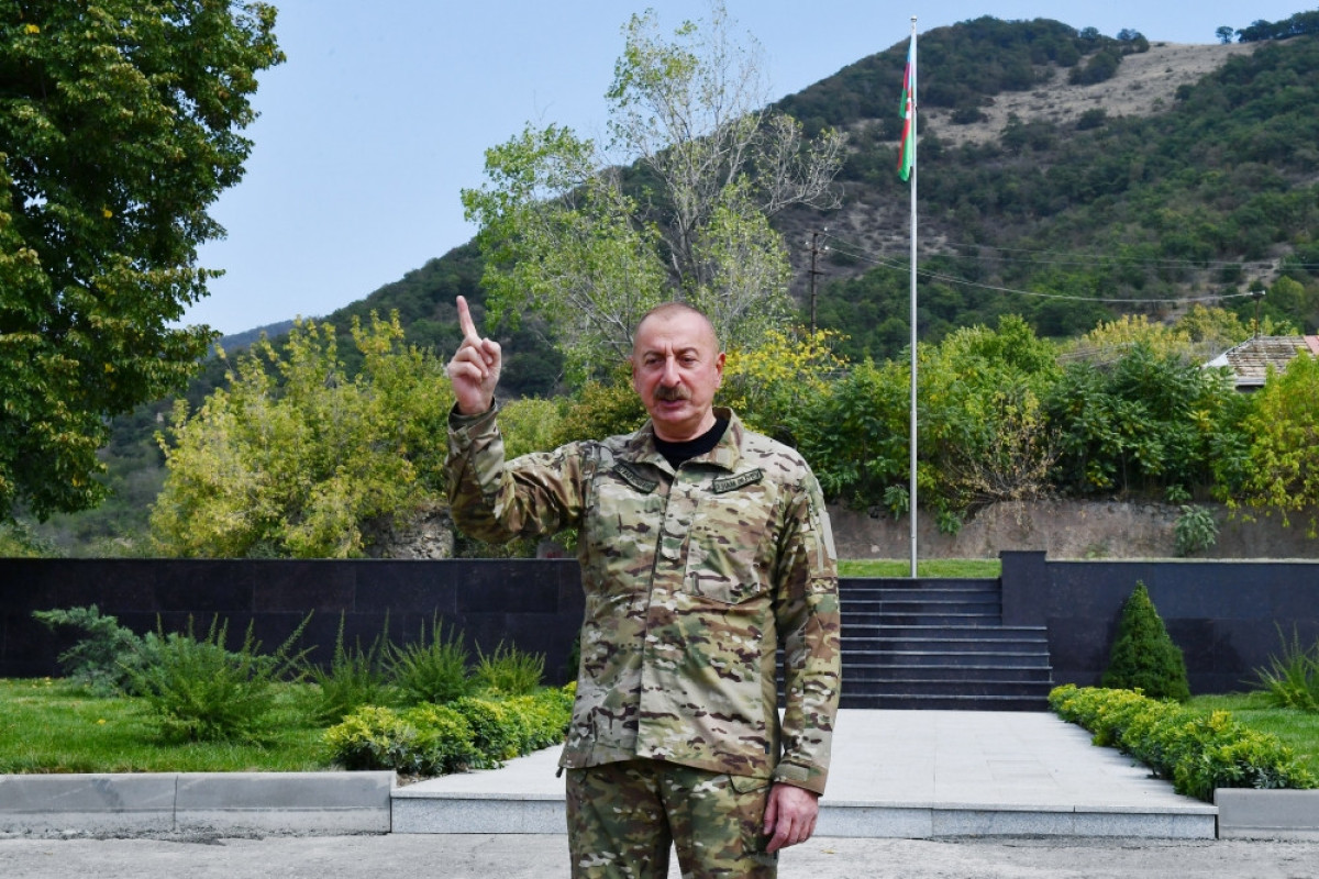 Ильхам Алиев поднял флаг Азербайджана в городе Лачин: «Этот флаг будет развеваться здесь вечно»-ФОТО 