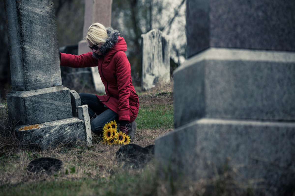 Британка 43 года посещала могилу не своего отца