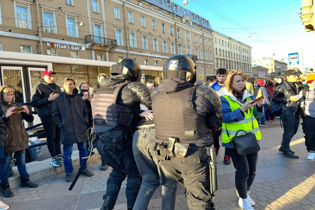 Во многих городах России антивоенные протесты - сотни задержанных-ФОТО -ВИДЕО 