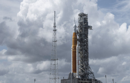 NASA вновь перенесла запуск ракеты к Луне из-за тропического шторма