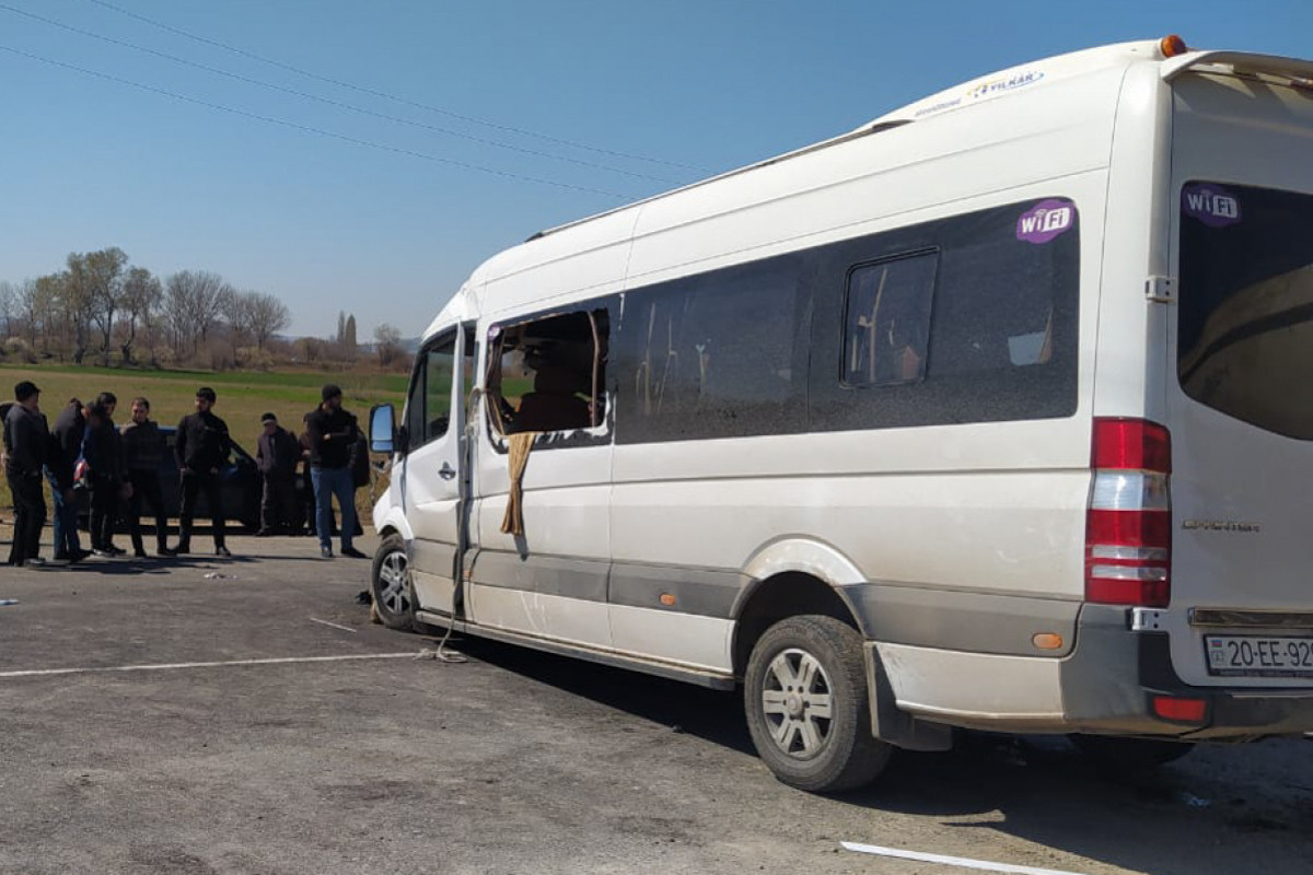 На западе Азербайджана столкнулись два микроавтобуса, пострадали 15 человек-ОБНОВЛЕНО -ФОТО 