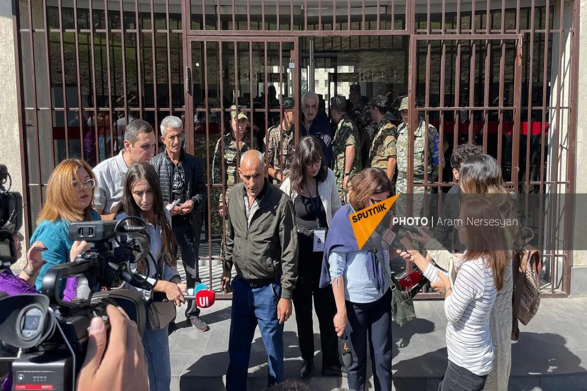 В Армении родители считающихся пропавшими без вести солдат протестуют перед зданием Минобороны-ФОТО 