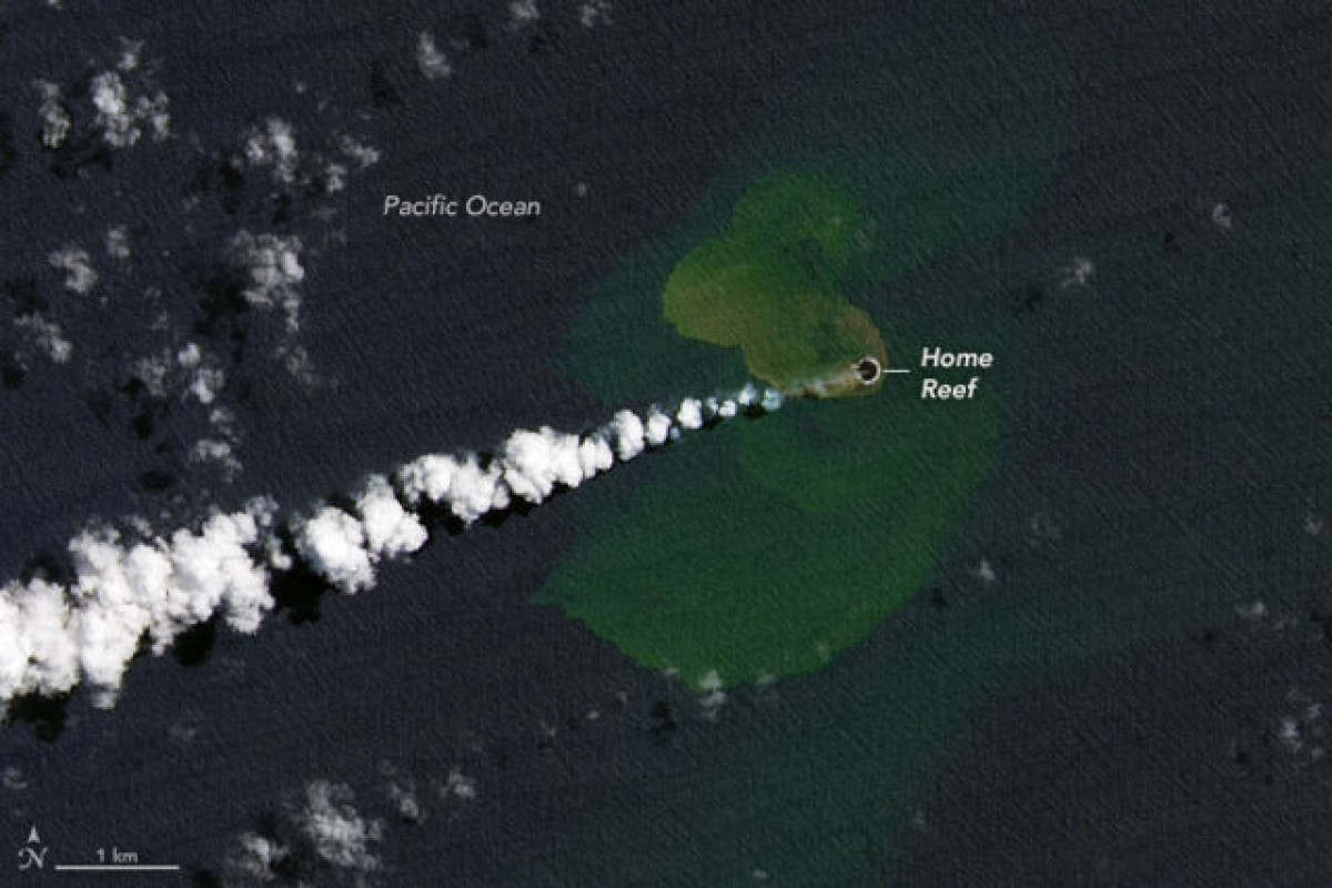 В Тихом океане после извержения подводного вулкана появился новый остров