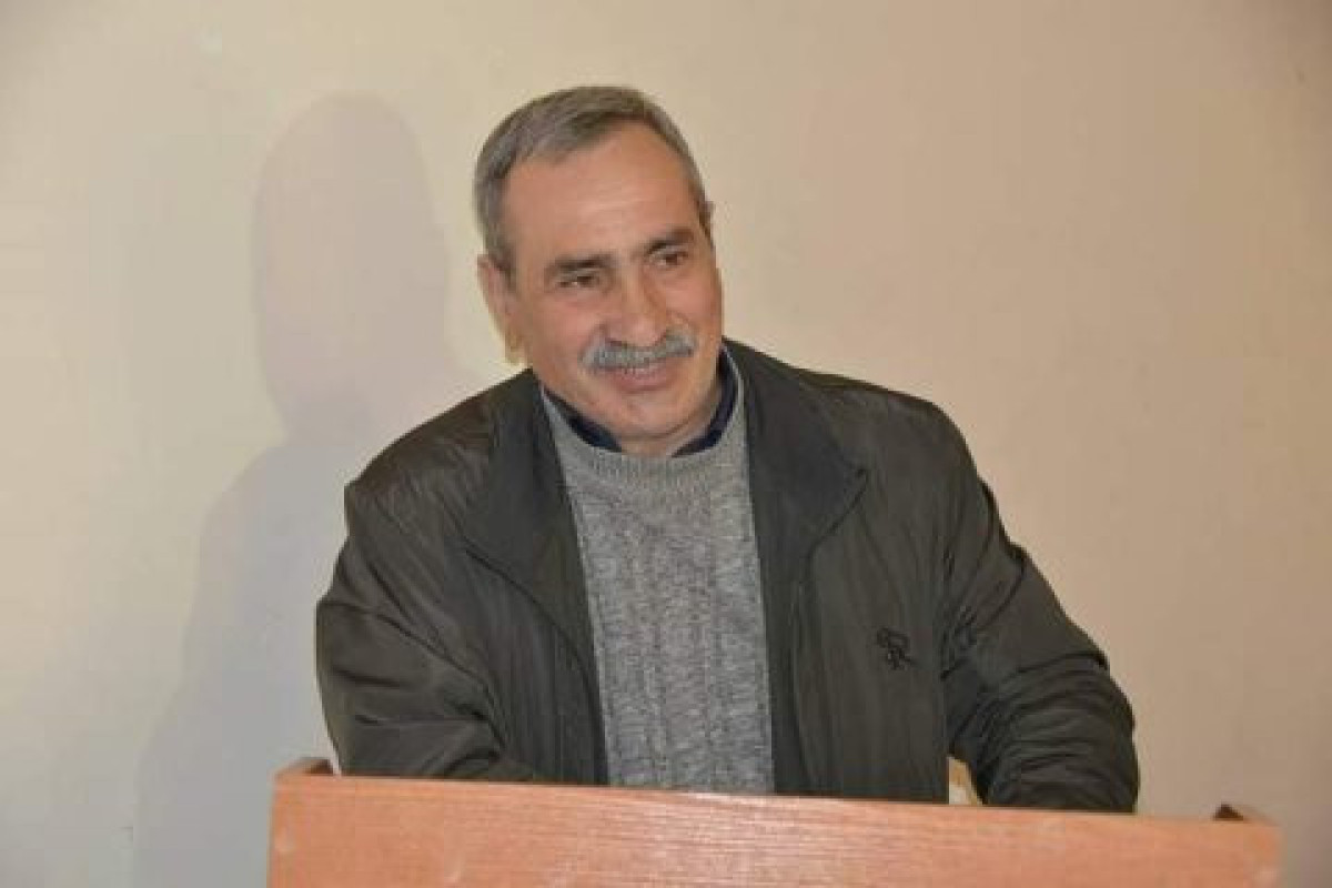 В Азербайджане умер поэт