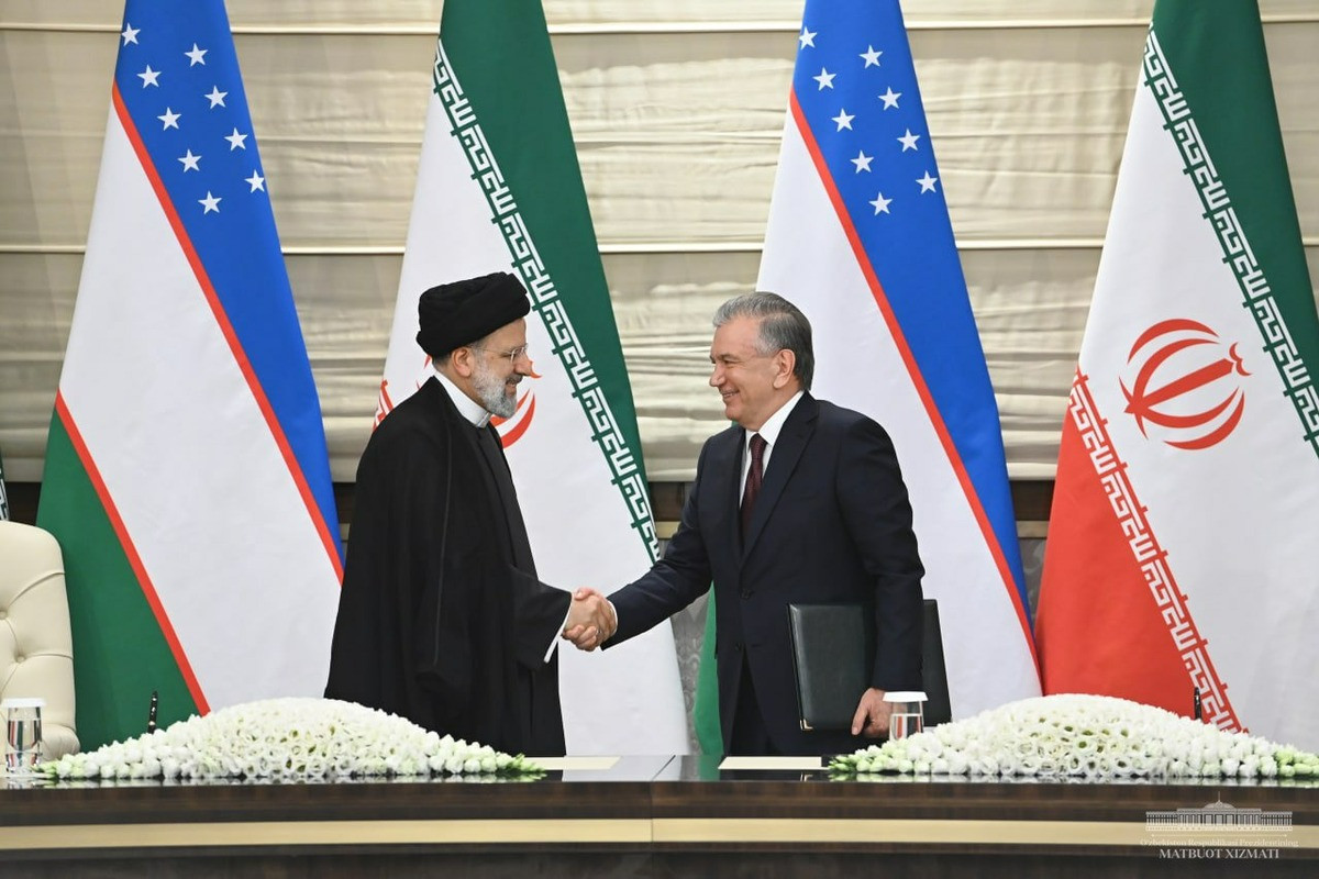 Президент Ирана призвал Узбекистан взаимно отменить визовый режим 