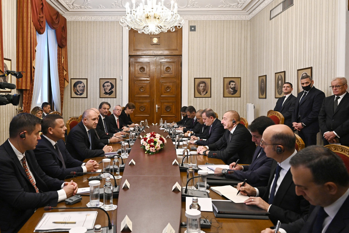 Состоялась встреча президентов Азербайджана и Болгарии в расширенном составе