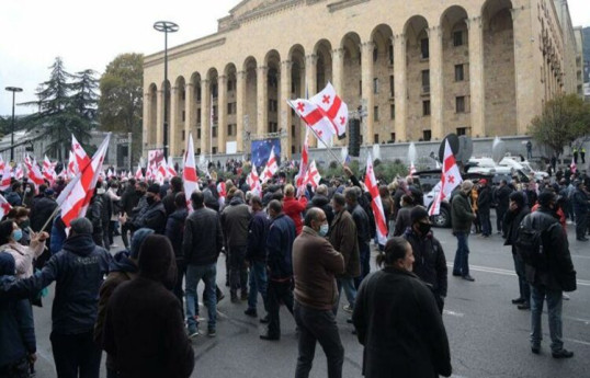 В Тбилиси митингующие потребовали от россиян покинуть Грузию