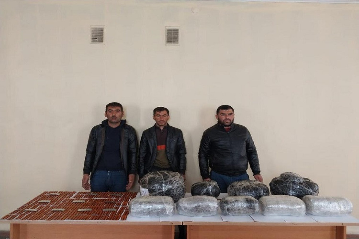 Азербайджанские пограничники пресекли попытку ввоза из Ирана 13 кг наркотиков