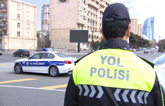 Дорожная полиция обратилась к водителям в связи с закрытием дорог в Баку