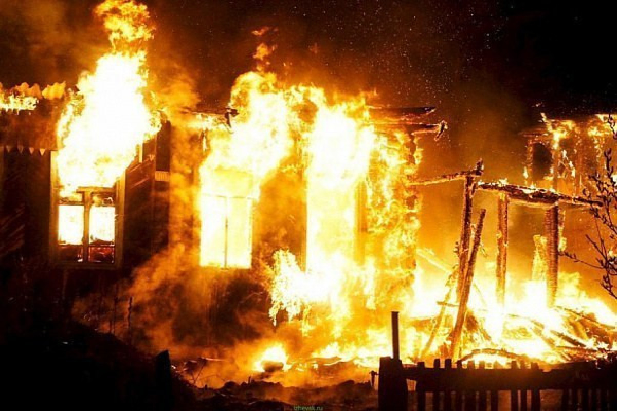 В Хачмазском районе сгорел частный дом, погибли два человека